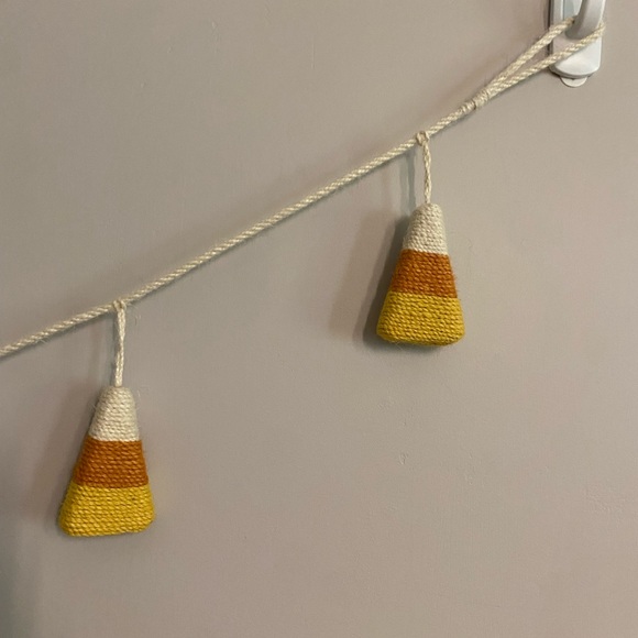 Candy Corn Fall/Halloween Garland - Picture 2 of 3